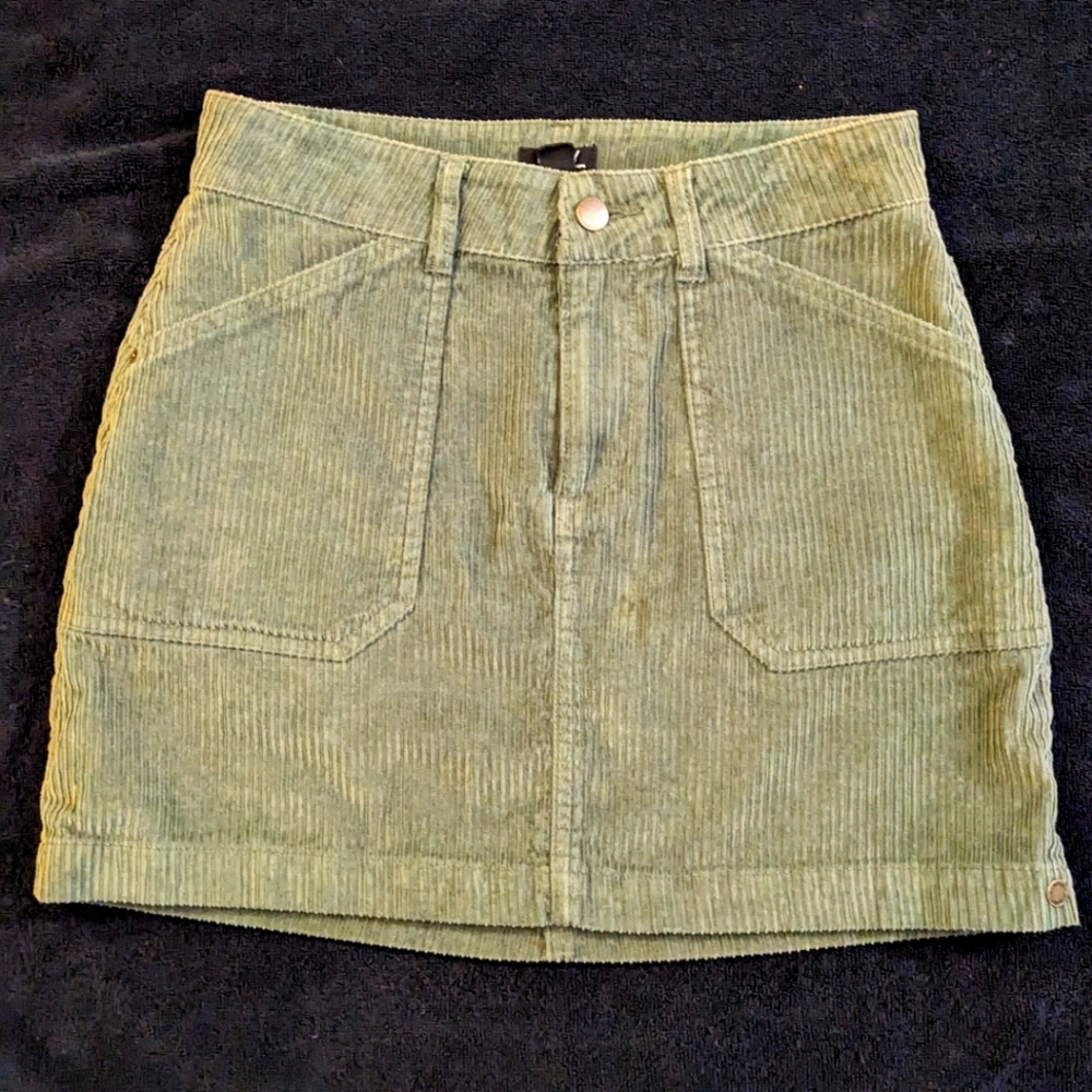 Roxy corduroy mini skirt. Army green, small